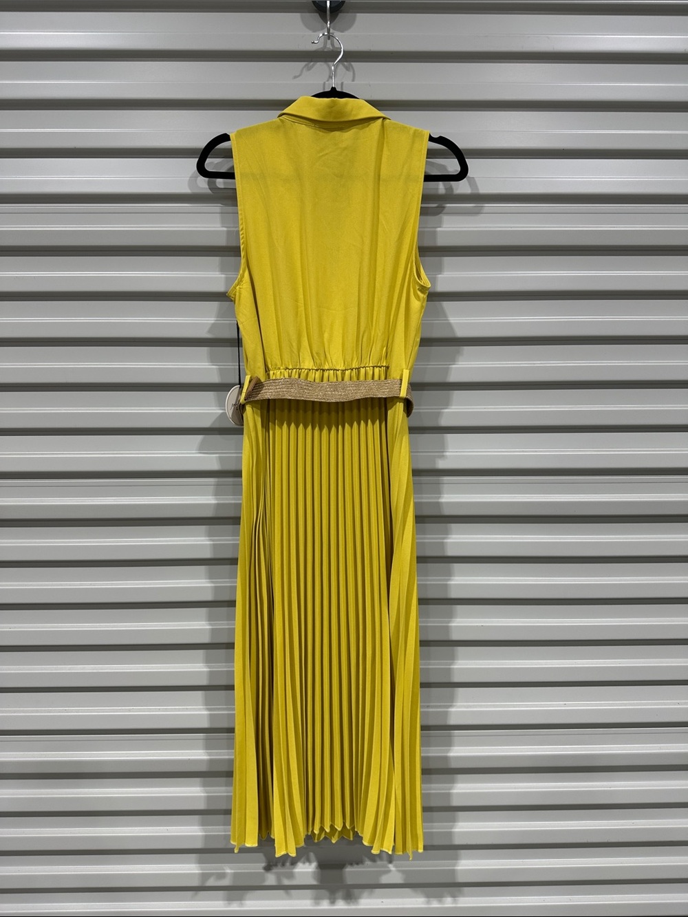 Sleeveless Yellow Pleated Maxi Dress with Belt - Picture 9 of 10